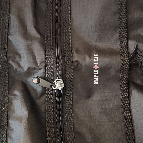 Maple leaf packable adjustable shoukder strap - Picture 7 of 9